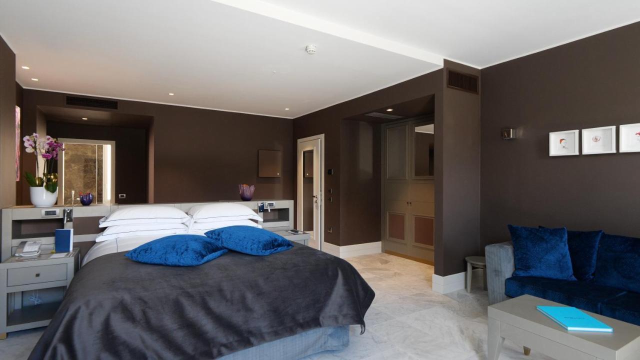 Hotel Palazzo Doglio Cagliari Exteriér fotografie A bedroom at the hotel
